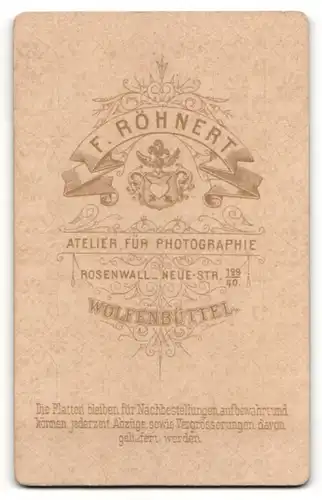 Fotografie F. Röhnert, Wolfenbüttel, junge Frau im Kleid