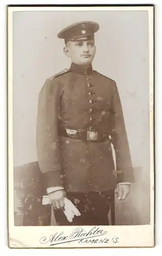 Fotografie Alex. Richter, Kamenz i/S., Portrait Junger Offizier mit Koppel und Dolch
