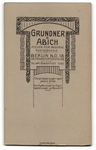 Fotografie Grundner & Abich, Berlin, Junger Burschen in Konfirmationskleidern