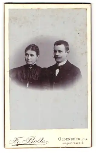 Fotografie Fr. Bolte, Oldenburg i. G., Junges gutbürgerliches Paar