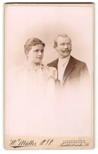 Fotografie W. Müller, Magdeburg, Junges bürgerliches Paar
