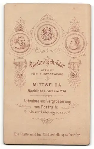 Fotografie Gustav Schröder, Mittweida, Portrait junger Herr im Anzug mit Krawattentuch