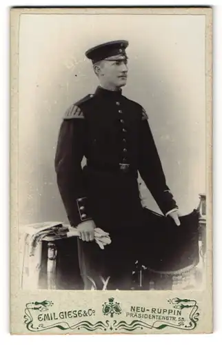 Fotografie Emil Giese & Co, Neu-Ruppin, Portrait Soldat in Uniform