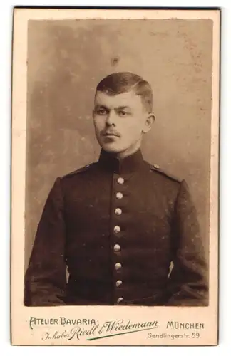Fotografie Atleier Bavaria Riedel & Wiedemann, München, Portrait Soldat in Uniform