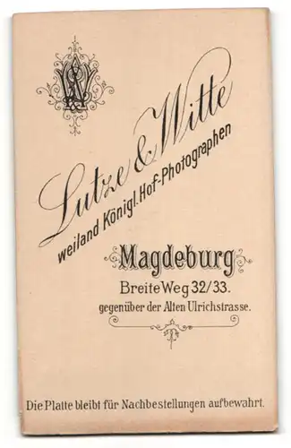 Fotografie Lutze & Witte, Magdeburg, Portrait brünettes Fräulein in elegant bestickter Bluse