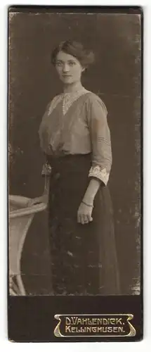 Fotografie D. Vahlendick, Kellinghusen, Portrait bürgerliche junge Frau