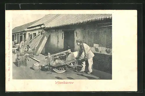 AK China, Mann mit Schubkarre, Wheelbarrow