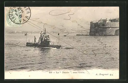 AK Französisches U-Boot "Dorade" läuft in einen Hafen ein