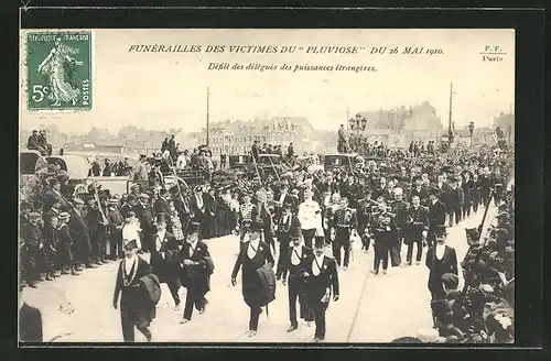 AK Funerailles des Victimes du "Plouviose" du 26 Mai 1910, Defile des delegues des puissances etrangeres, U-Boot