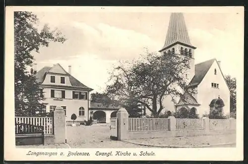 AK Langenargen a. Bodensee, Ortspartie mit Evangelischer Kirche und Schule
