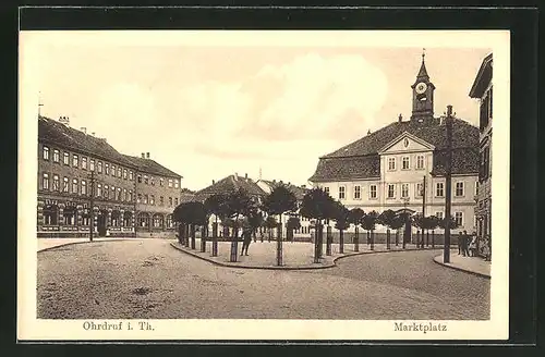 AK Ohrdruf i. Th., Marktplatz mit Rathaus