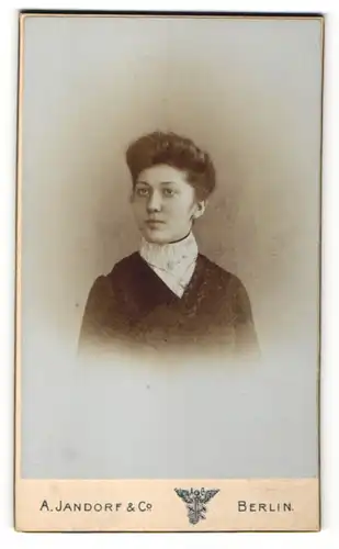 Fotografie A. Jandorf & Co., Berlin, Portrait hübsche junge Dame