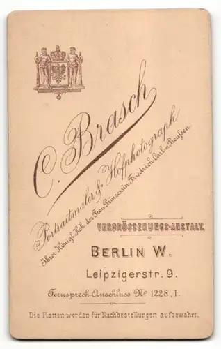 Fotografie C. Brasch, Berlin-W, Portrait Kleinkind mit grossen Augen