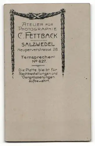 Fotografie C. Fettback, Salzwedel, Portrait junger Mann in Anzug
