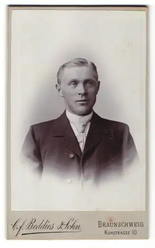 Fotografie Cf. Beddies & Sohn, Braunschweig, Portrait Herr in Anzug