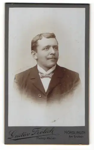 Fotografie Gustav Fröhlich, Nördlingen, Portrait Mann in Anzug