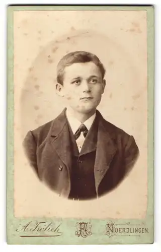 Fotografie Gustav Fröhlich, Nördlingen, Portrait Knabe in Anzug