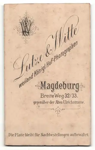 Fotografie Lutze & Witte, Magdeburg, Portrait Herr mit zeitgenöss. Frisur