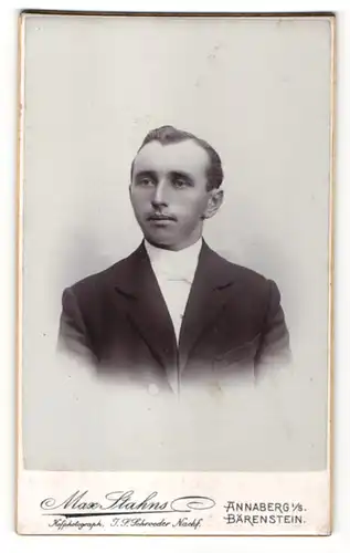 Fotografie Max Stahns, Annaberg i/S & Bärenstein, Portrait junger Mann in Abendgarderobe