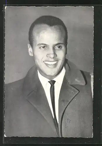 AK Musiker Harry Belafonte im Anzug