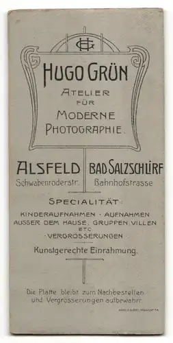 Fotografie Hugo Grün, Alsfeld & Bad Salzschlirf, Portrait Knabe mit zeitgenöss. Frisur