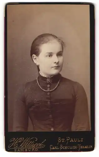 Fotografie H. Wittrock, Hamburg-St. Pauli, Portrait Mädchen mit zusammengebundenem Haar