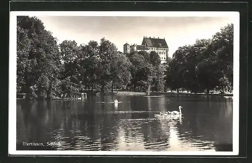 AK Illertissen, Schloss und Schwäne auf dem Teich