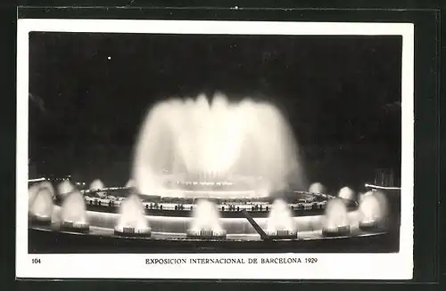 AK Barcelona, Exposicion Internacional 1929, Fuente Monumental (nocturna)