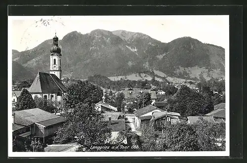 AK Lenggries a.d. Isar, Ortsansicht mit Kirche und Gebirge im HIntergrund