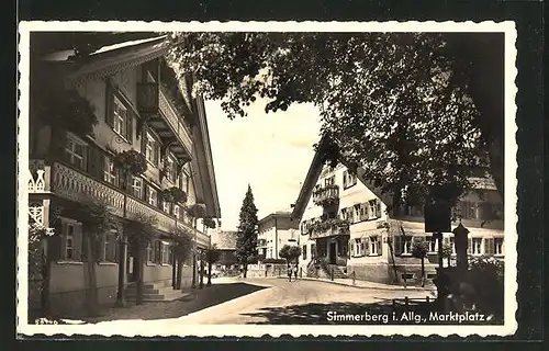 AK Simmerberg i. Allg., Blick auf den Marktplatz mit Bäumen