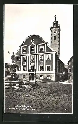 AK Eichstätt / Bayern, Rathaus mit Willibaldsbrunnen