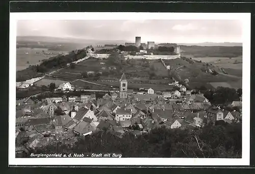 AK Burglengenfeld / Naab, Ortspanorama mit Burg aus der Luft gesehen