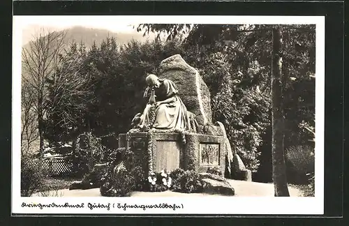 AK Gutach / Schwarzwaldbahn, Partie am Kriegerdenkmal
