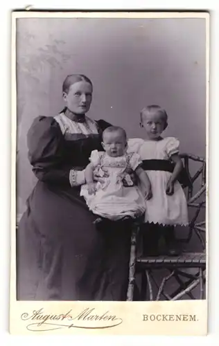 Fotografie August Marten, Bockenem, Portrait Mutter mit zwei Kindern