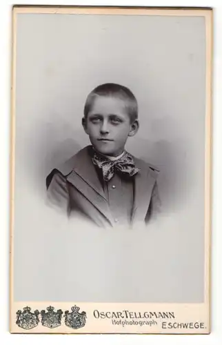 Fotografie Oscar Tellgmann, Eschwege, Portrait Knabe mit kurzem Haar