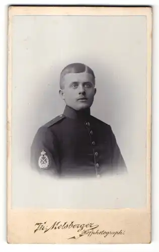 Fotografie Th. Molsberger, Arolsen, Portrait Soldat mit Ärmelabzeichen