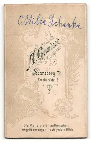 Fotografie A. Grünbeck, Sonneberg i.Th., Junge Dame in weissem Kleid