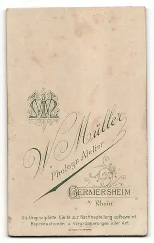 Fotografie W. Müller, Germersheim a/Rh., Junger Bursche mit Oberlippenbart posiert in Uniform
