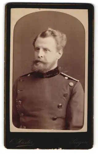Fotografie C. Huster, Siegen, Portrait Mann in Dienstkleidung, Uniform