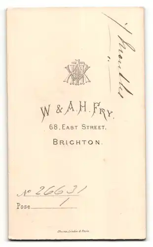 Fotografie W. & A. H. Fry, Brighton, Portrait Säugling in Kleidchen