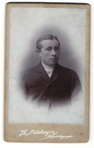Fotografie Th. Molsberger, Arolsen, Portrait Herr in Anzug