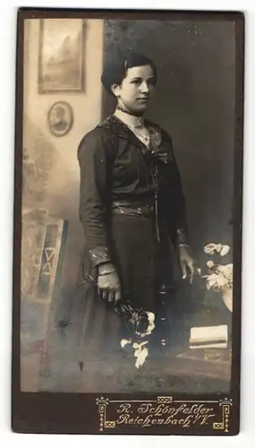 Fotografie R. Schönfelder, Reichenbach i/V, Portrait junge bürgerliche Frau
