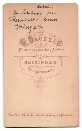 Fotografie R. Bachner, Meiningen, älterer Herr mit Vollbart und Halbglatze