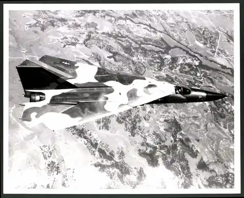 Fotografie Flugzeug General Dynamics, Experimental-Flugzeug über Fort Worth, Grossformat 25 x 20cm