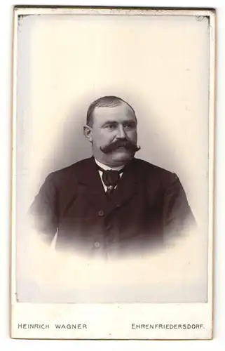 Fotografie Heinrich Wagner, Ehrenfriedersdorf, Portrait Herr mit Schnauzbart