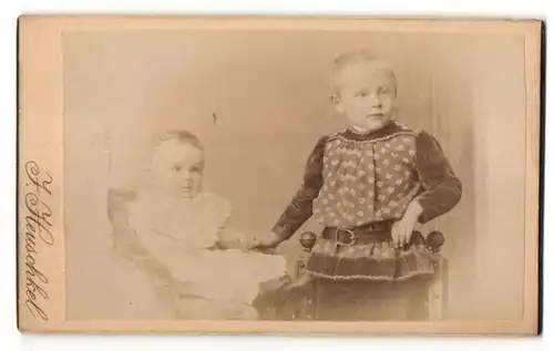 Fotografie J. Heuschkel, Rathenow, Portrait zwei Kleinkinder