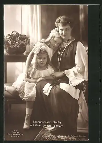 AK Kronprinzessin Cecilie mit ihren beiden Töchtern
