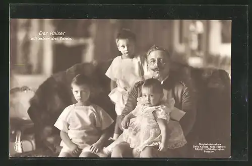AK Der Kaiser Wilhelm II. mit seinen drei Enkeln