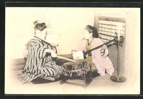 AK Japanerinnen im Kimono spielen Instrumente