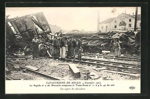 AK Melun, Eisenbahnkatastrophe 4.11.1913, Besichtigung der Unglückstelle